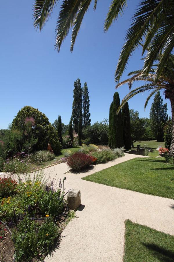 Val Baussenc, The Originals Relais Hotel Maussane les Alpilles Bagian luar foto