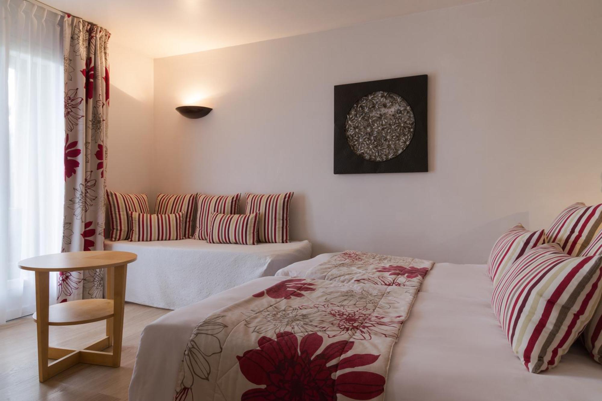 Val Baussenc, The Originals Relais Hotel Maussane les Alpilles Bagian luar foto