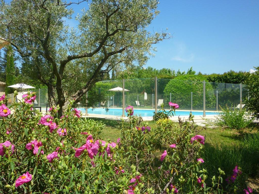 Val Baussenc, The Originals Relais Hotel Maussane les Alpilles Bagian luar foto
